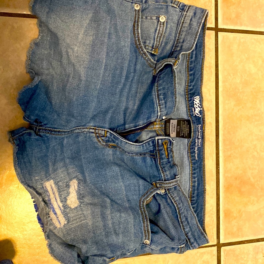 Ripped jean shorts in good condition